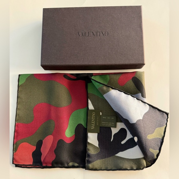 NWT VALENTINO SILK POCKET SQUARE SCARF - Picture 3 of 5